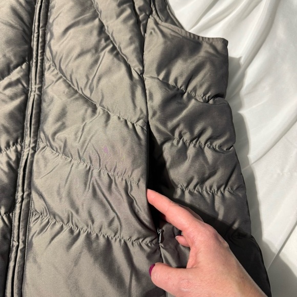 True Character 90% Goose Down 10% Goose Feather Vest Shiny Grey-Taupe Size Large - Picture 5 of 15
